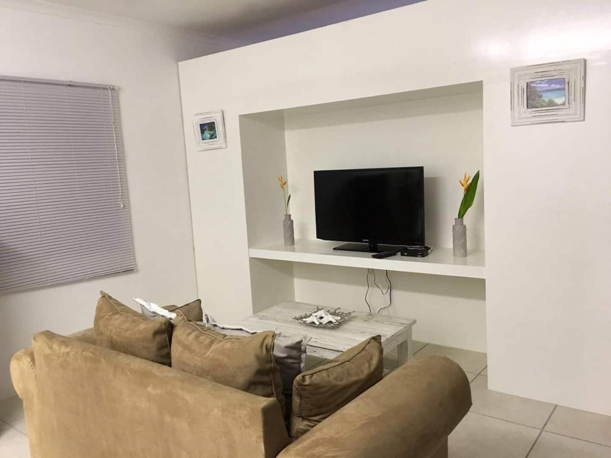 Red Coconut Self-catering * Baie Lazare (Mahe)